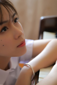 《年轻的女教师》hd9在线观看